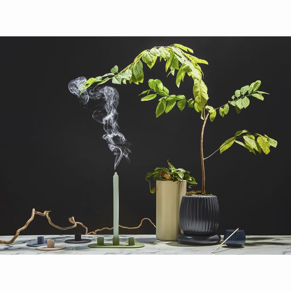 Подсвечник из каменной керамики бежевого цвета из коллекции Essential, Tkano, изображение 5