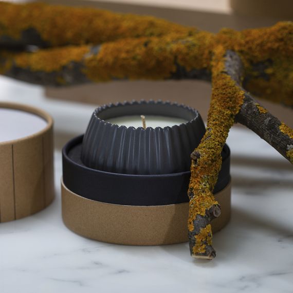 Свеча ароматическая Lemon, Mandarin & Neroli из коллекции Edge, серый, 30 ч, Tkano, изображение 13