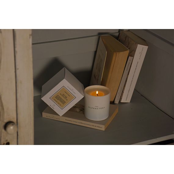 Свеча ароматическая The Olphactory, White Insignia, Musk Silhouette, 60 ч, Ambientair, изображение 4