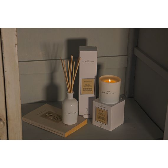 Свеча ароматическая The Olphactory, White Insignia, Musk Silhouette, 60 ч, Ambientair, изображение 2